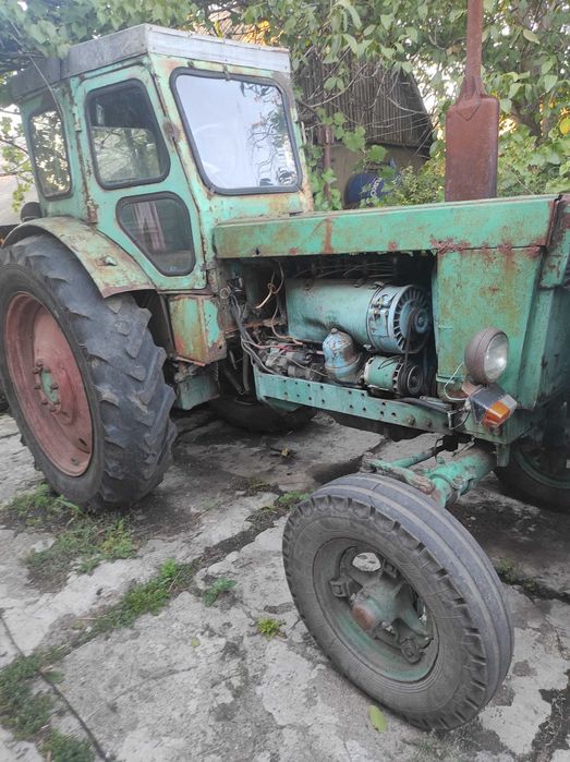 Трактор т40ам з плугом та дисками