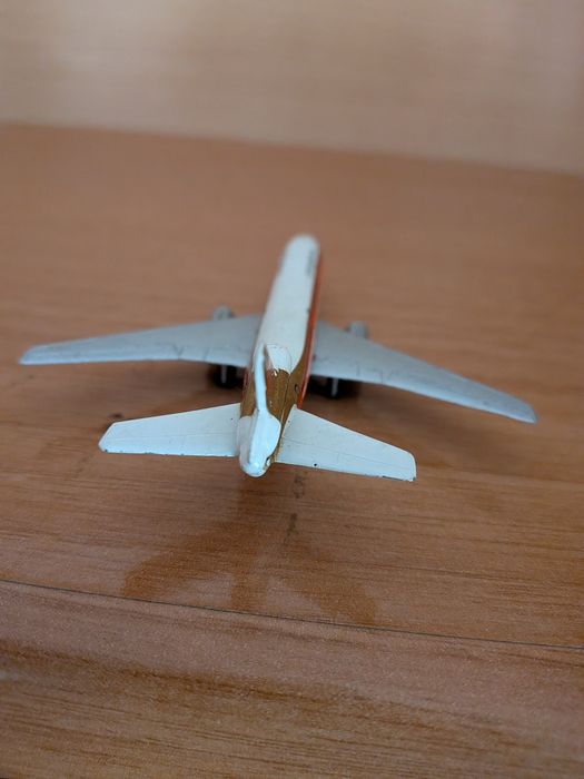 Avião miniatura continental