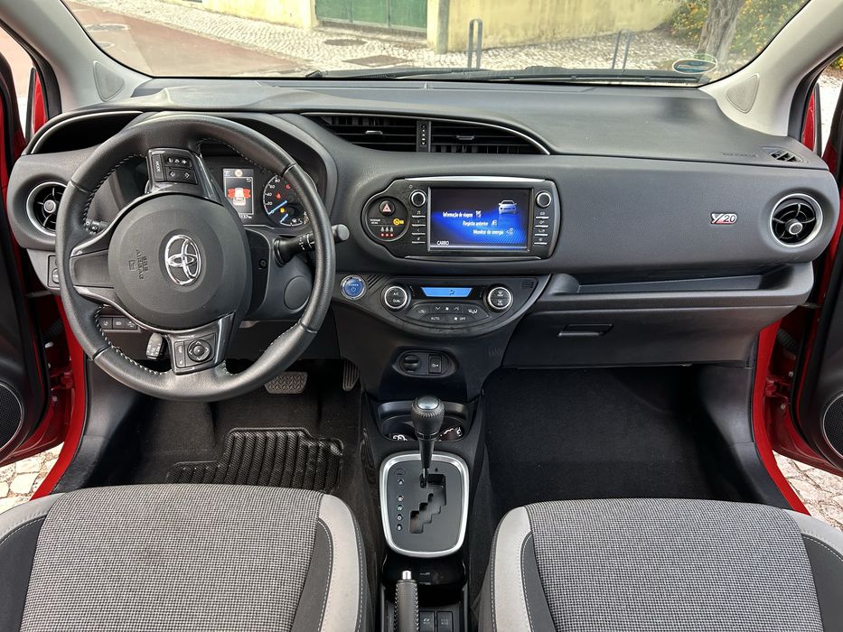 Toyota Yaris Y20 Club Hybrid | Automático | GPS | Câmara | Bancos Aquecidos