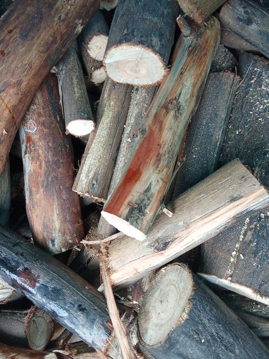 Vendo lenha de pinho 35€m3 faço entregas ao domicílio