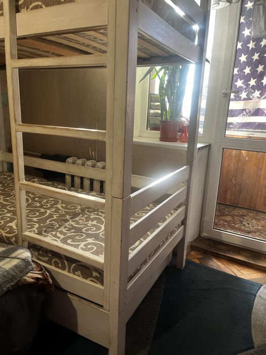 Двохярусне ліжко з ортопедичними матрацами