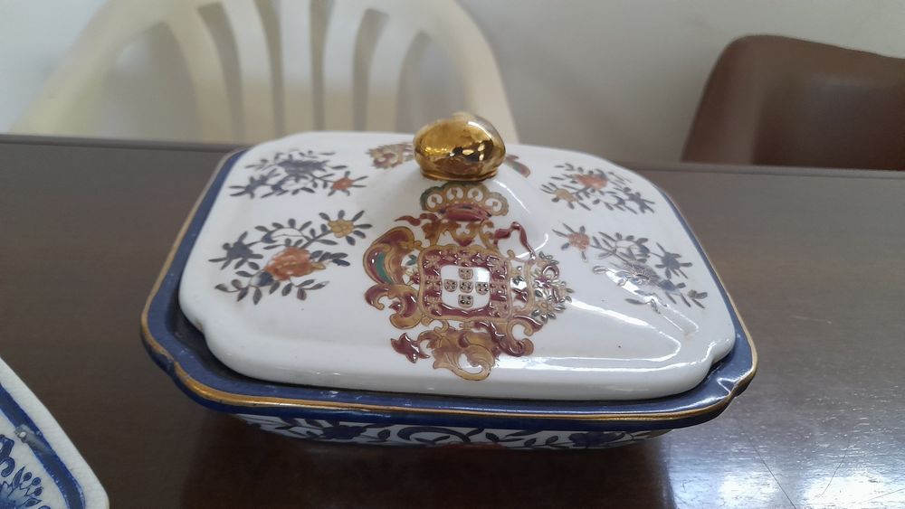 Terrina com brasão de Portugal