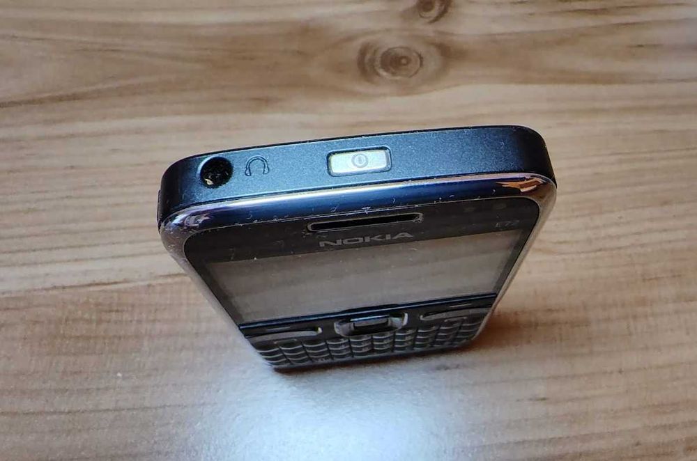 Telefon Nokia E72