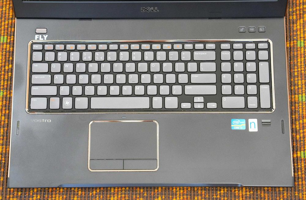 DELL Vostro 3750 Win7 17,3" i7-2670QM 2.20GHz 8GB S-ATA 750GB GT 525