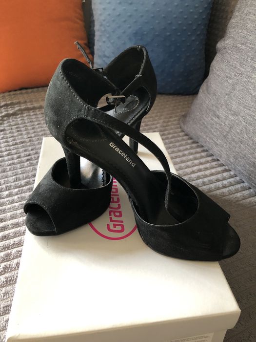 Sandały na szpilkach