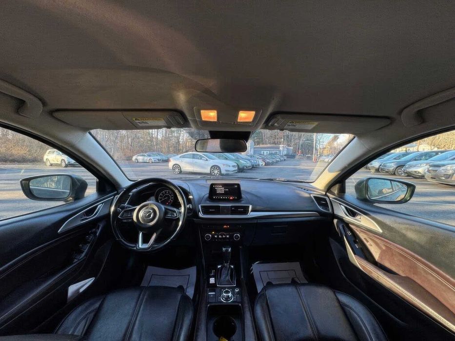 Mazda 3 Touring      2017