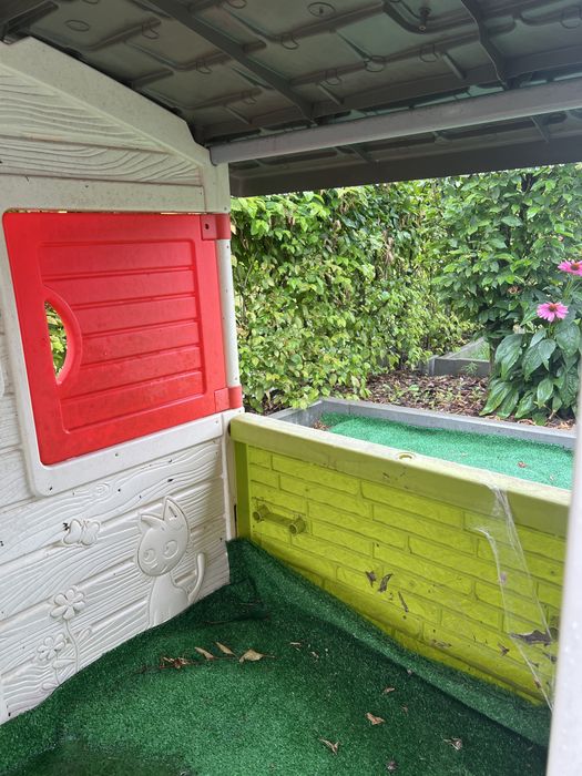 Domek ogrodowy snoby plus stolik i krzeslo snoby