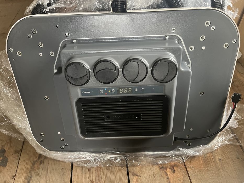 Стояночний кондиціонер Dometic Compact на кришу в люк грузового Авто