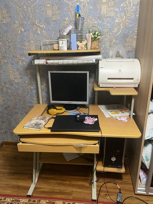 Стіл компютерний, стіл письмовий