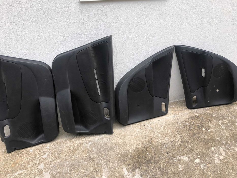 Conjunto De 4 Quartelas / Forra Peugeot 207 em bom estado