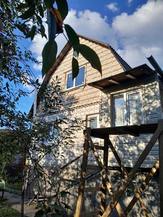 Ялинка. Велика дача зі сховищем 3 поверхи, кутова ділянка 8,16 cот. ГАЗ. Заходь та живи. Документи на дом, землю. Без торгу.