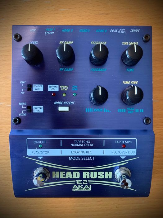 Akai Headrush Delay e Loop