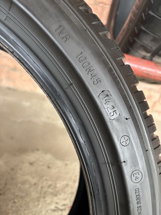Одиночка Розпаровка Шина Зимова !!!25рік!!! 215/45R20 Bridgestone