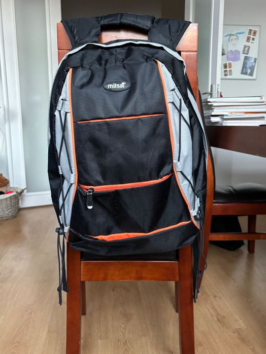 Mitsai, mochila portátil, usada e em ótimo estado