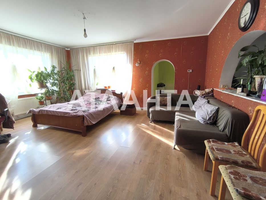 Продам 2 дома на одном участке в центре Ленпосёлка, 10 соток земли