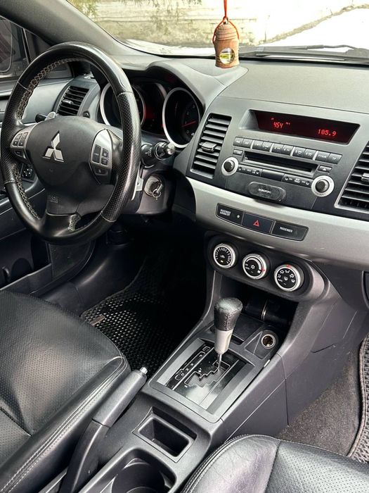 Mitsubishi lancer X автомат кожа на газу