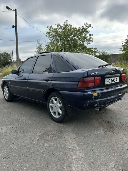 Ford Escort 1.6 бензин переоформояється