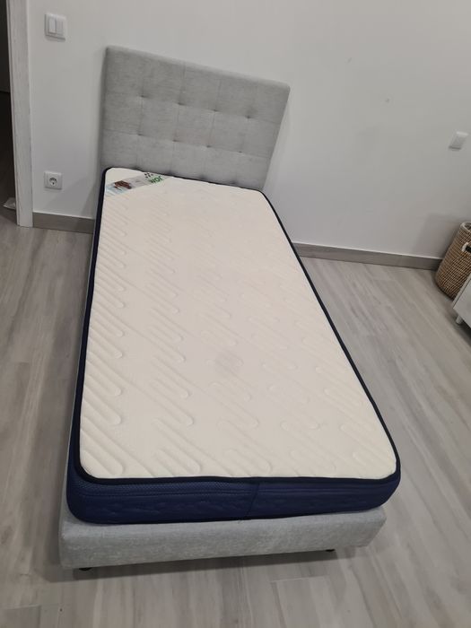 Cama individual com colchão