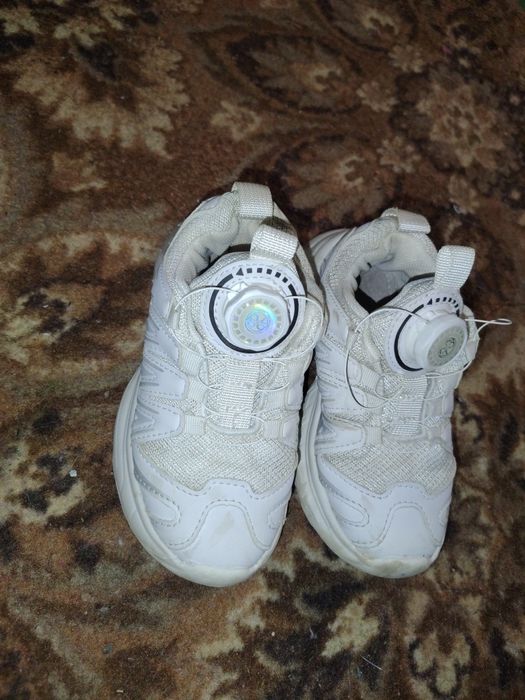 Кросовки  белые хорошие