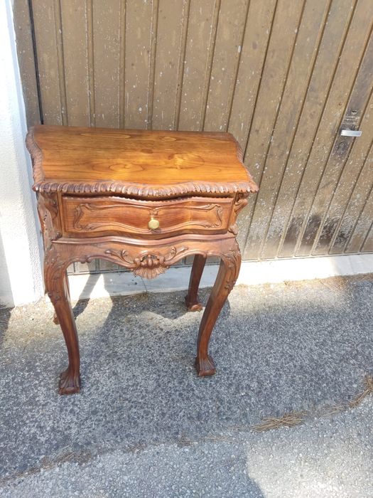 Mesa de cabeceira antiga