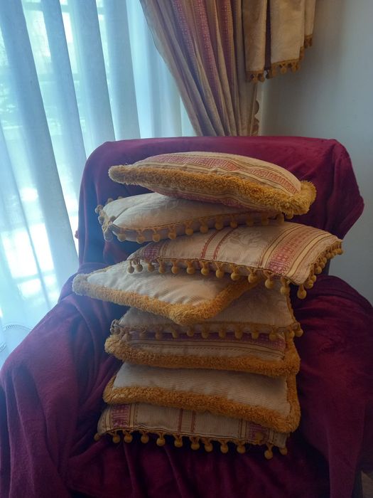 Conjunto de cortinas e almofadas