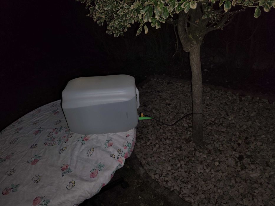 Zasobnik z kroplownikiem