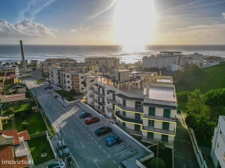 Apartamento T4 em condomínio com piscina