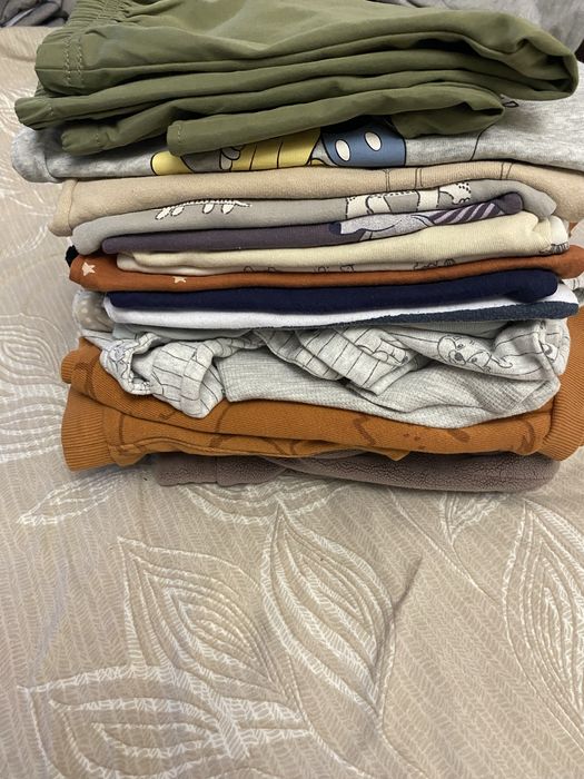 Бодики,костюмы и т.д в отличном состояние ,размер 6-9 месяцев