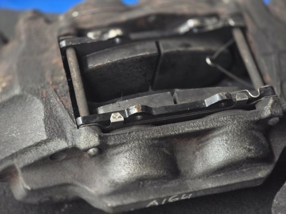 Par pinças travões frente 2x Mercedes ML W164 320 CDI  2006- EPC
