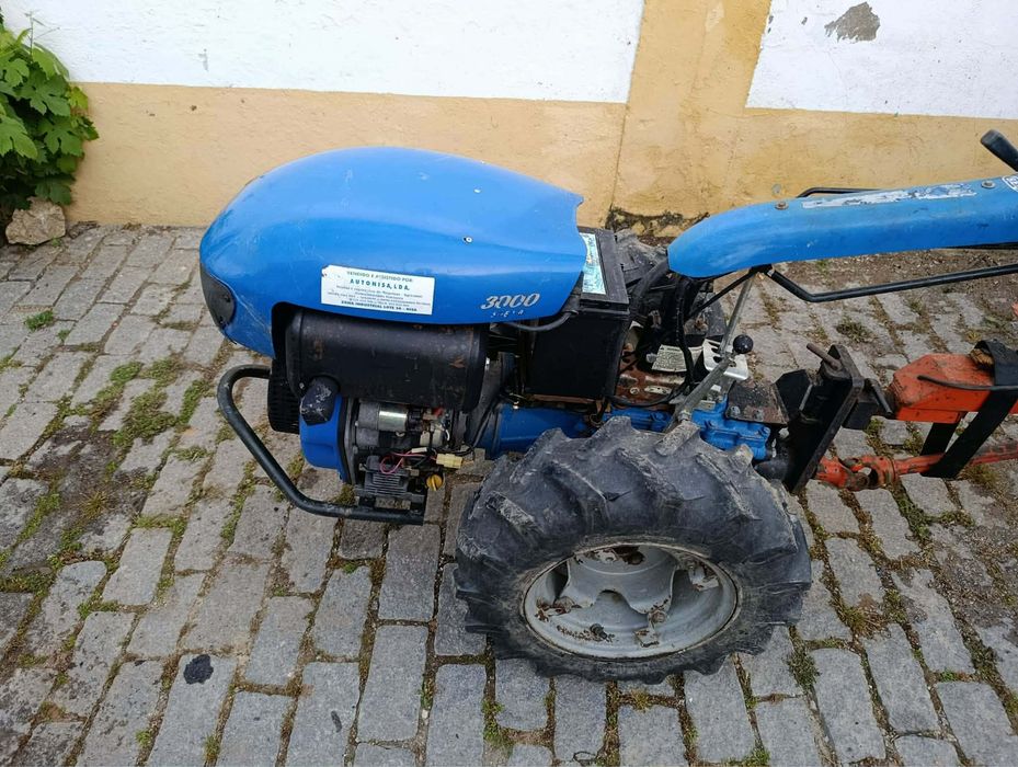Motocultivador com reboque + acessórios – Pronto a trabalhar!