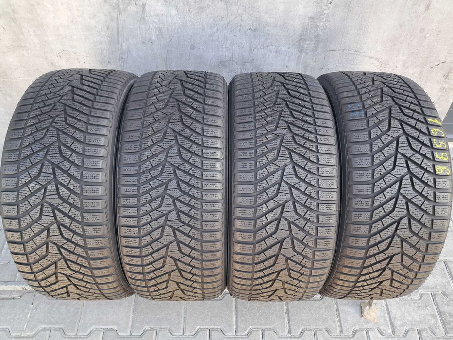 Резина зимова, 275/40 R21 Yokohama BluEarth Winter V905 (арт 16596)