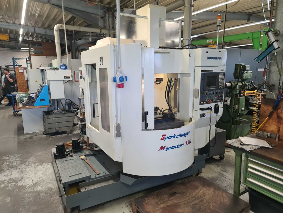 Centrum obróbcze KITAMURA MyCenter 1Xi + Zmieniarka palet + ISO30 + Wrzeciono 15.000 rpm