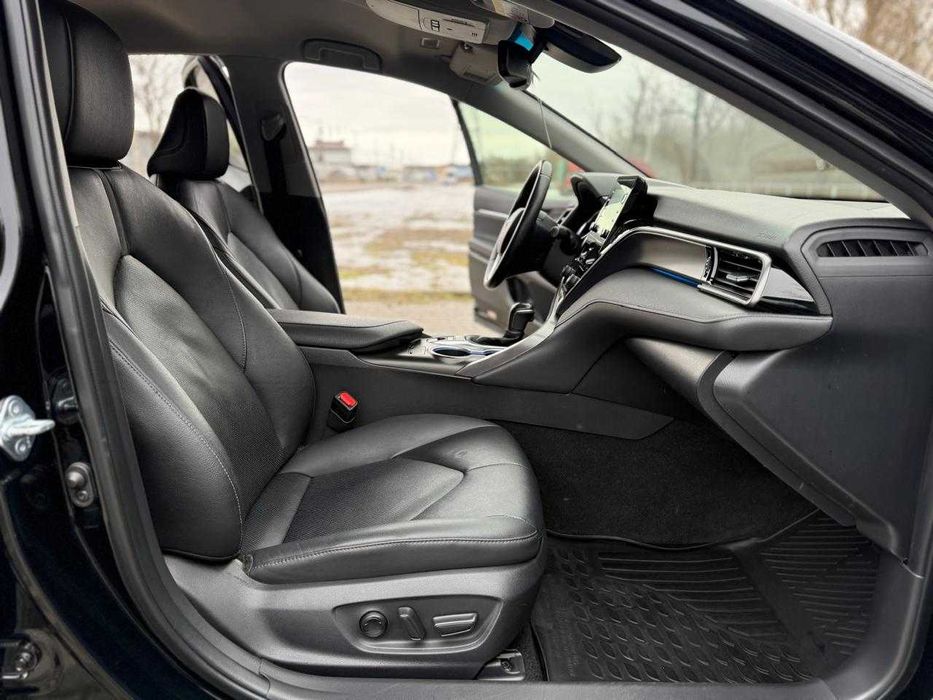 Toyota Camry 2021 2.5 Гібрид