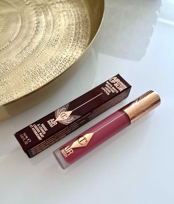 Рідка помада Charlotte Tilbury Airbrush Flawless Matte Lip Blur