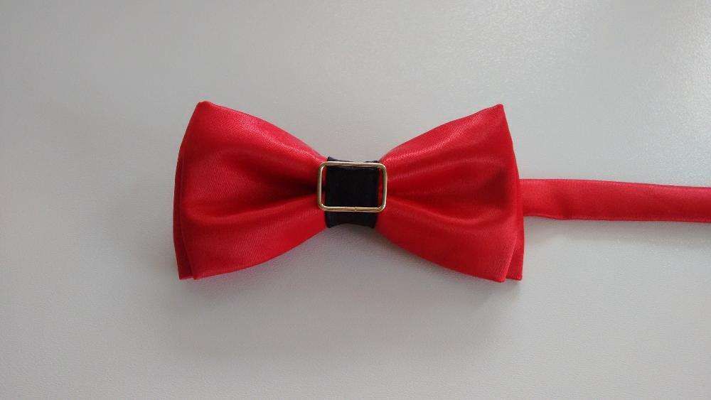 Świąteczna muszka świętego Mikołaja czerwona