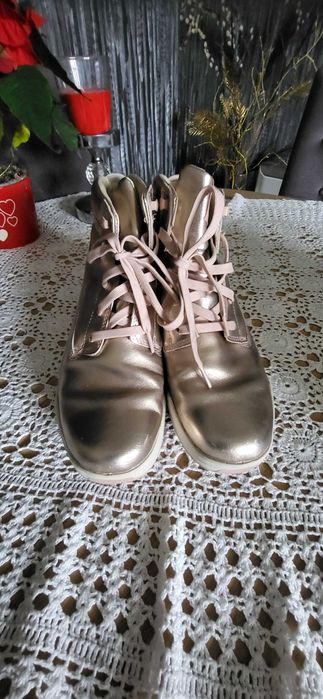 Buty damskie-śniegowce,wykonane ze skóry naturalnej