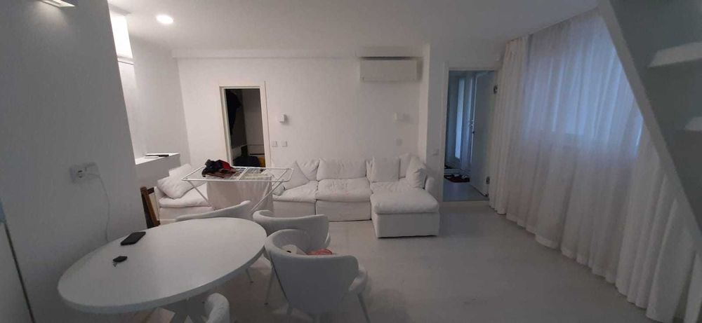 Будинок на Соломінці з особистим бомбосховищем з кухнею та кімнатою