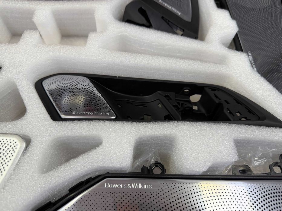 Сетки с подсветкой Bowers & Wilkins на BMW X5 G05 / X7 G07