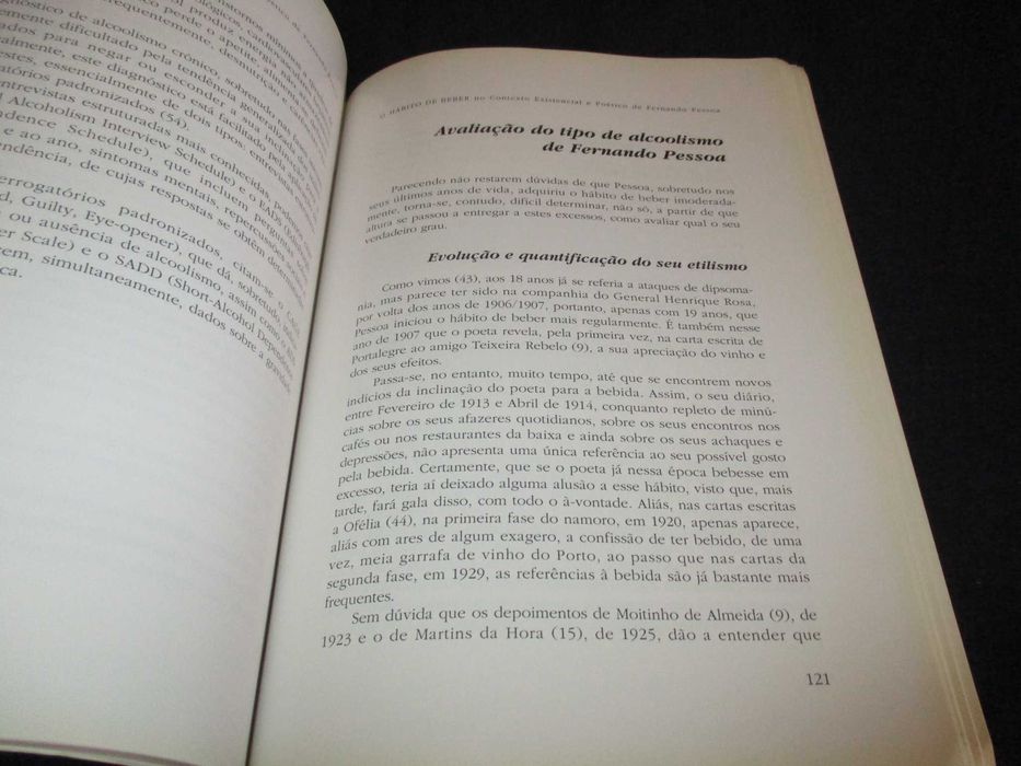 Livro O Hábito de Beber no contexto existencial e poético Pessoa