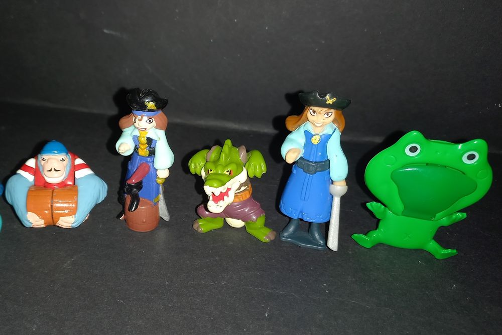 Кіндери :пірати,маги і т.д.