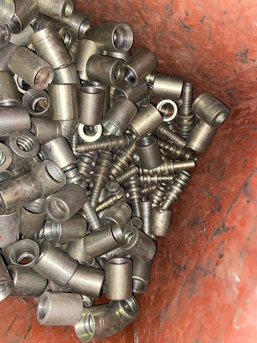 Końcówi do zakuwania węży chydraulicznych