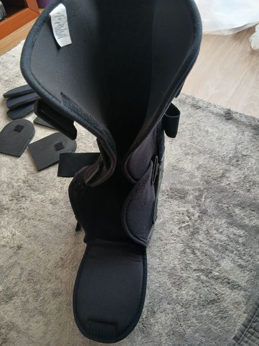 Bota Walker, Muletas e almofadas