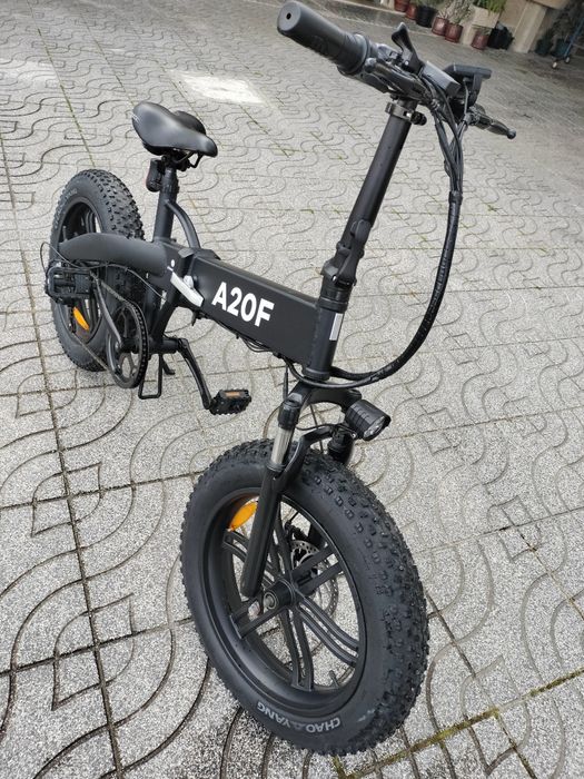 Bicicleta elétrica como nova