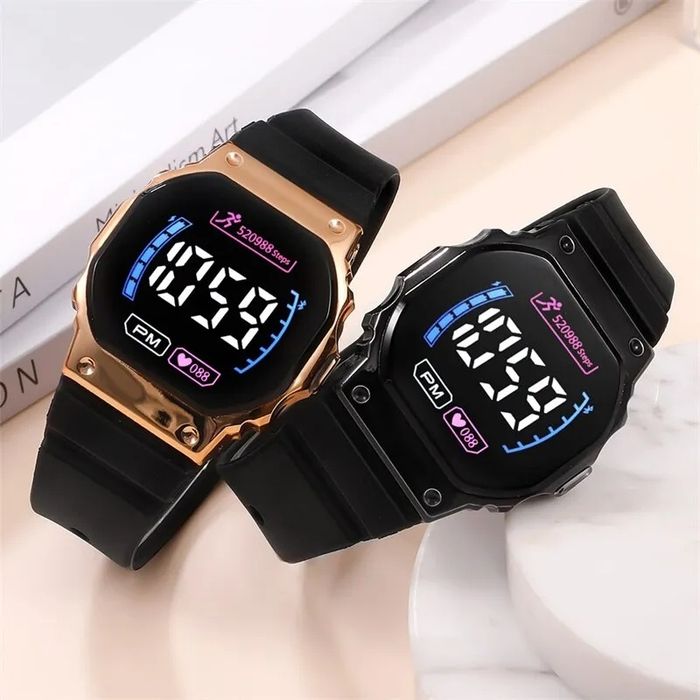 Relógio Digital Desportivo Preto e Dourado (1 Uni)