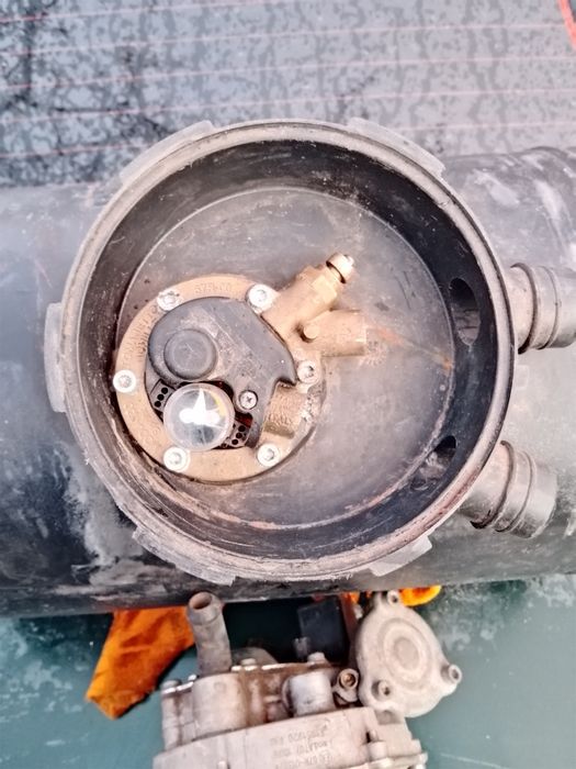 Газовий балон на 20 літрів взборі з мультиклараном