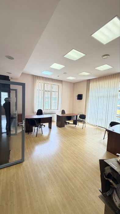 Чудове приміщення в центрі. Біля стометрівки.