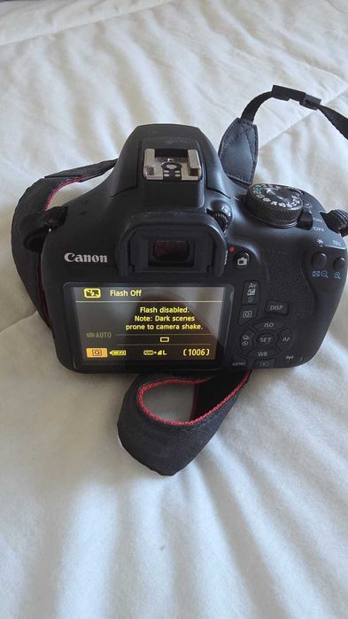 Canon EOS 2000D + 18-55mm + Acessórios – Excelente Estado
