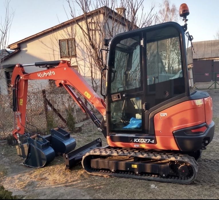 Minikoparka wynajem. Usługi minikoparką