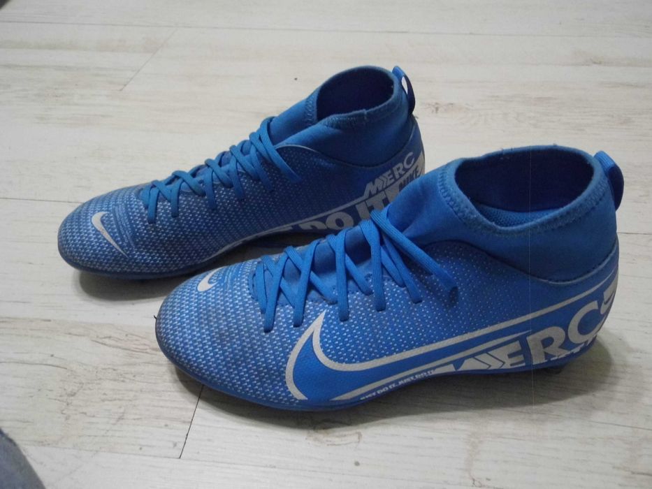 Buty piłkarskie Korki Nike 37.5