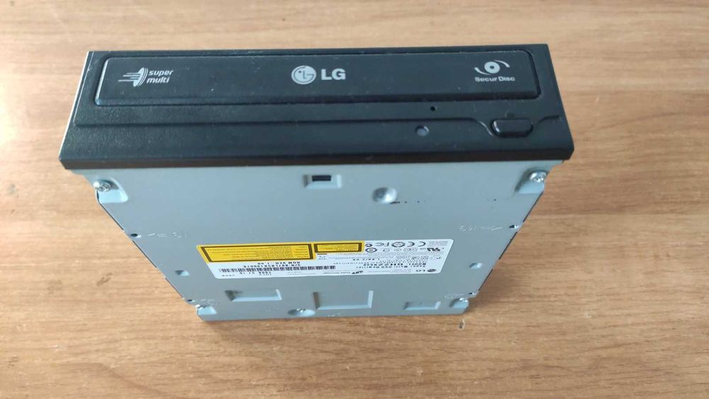 Якісний комп'ютерний корпус ATX / Tower